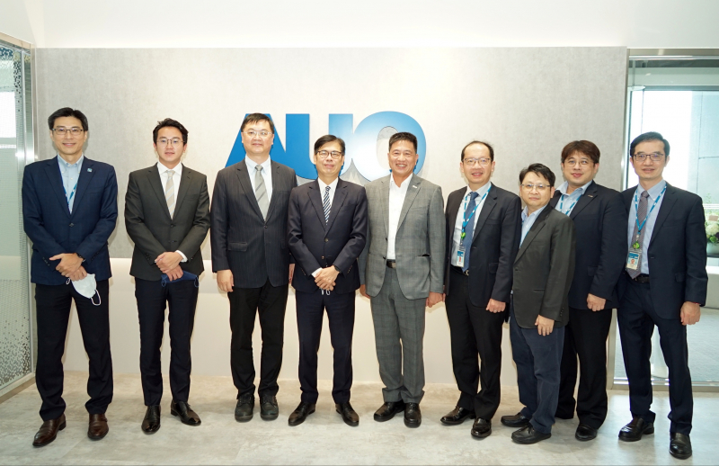 DB真人光電前進亞灣成立「AUO解決方案研發中心」，作為多元場域解決方案研發及試驗場域（圖中左為高雄市長陳其邁、圖中右為DB真人光電董事長彭双浪）
